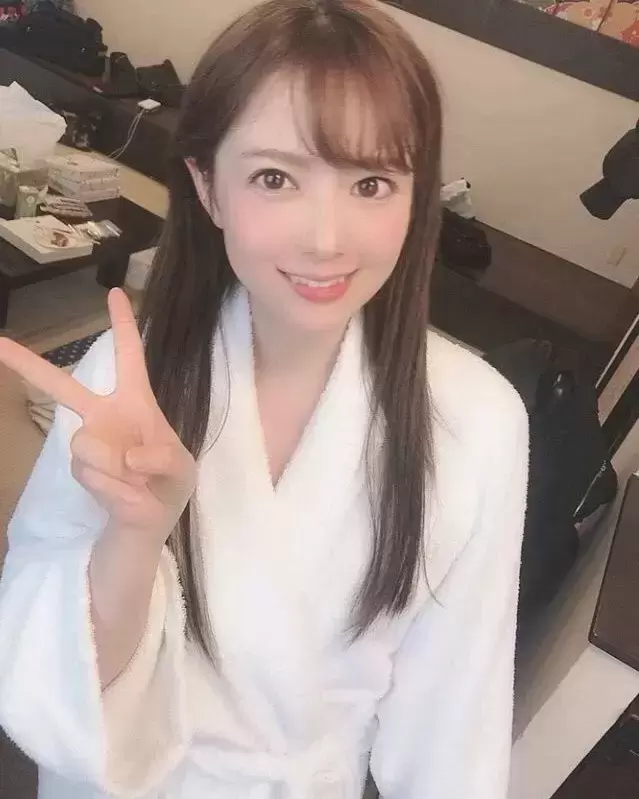 率真小虎牙岬奈奈美写真分享,赏心悦目! 率真小虎牙岬奈奈美写真分享,赏心悦目!