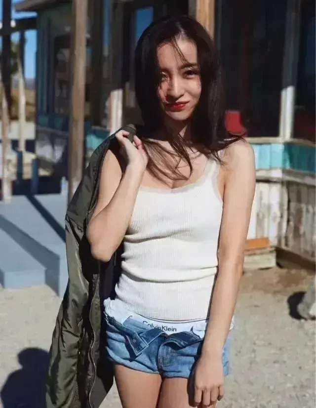 宅男们最喜欢的虎牙女神:板野友美高清图集 宅男们最喜欢的虎牙女神:板野友美高清图集