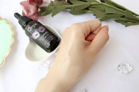 一滴快感液让她直上青云 一滴快感液让她直上青云