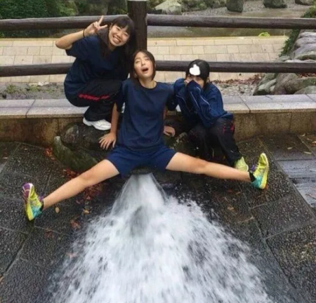 一滴快感液让她直上青云1 一滴快感液让她直上青云1