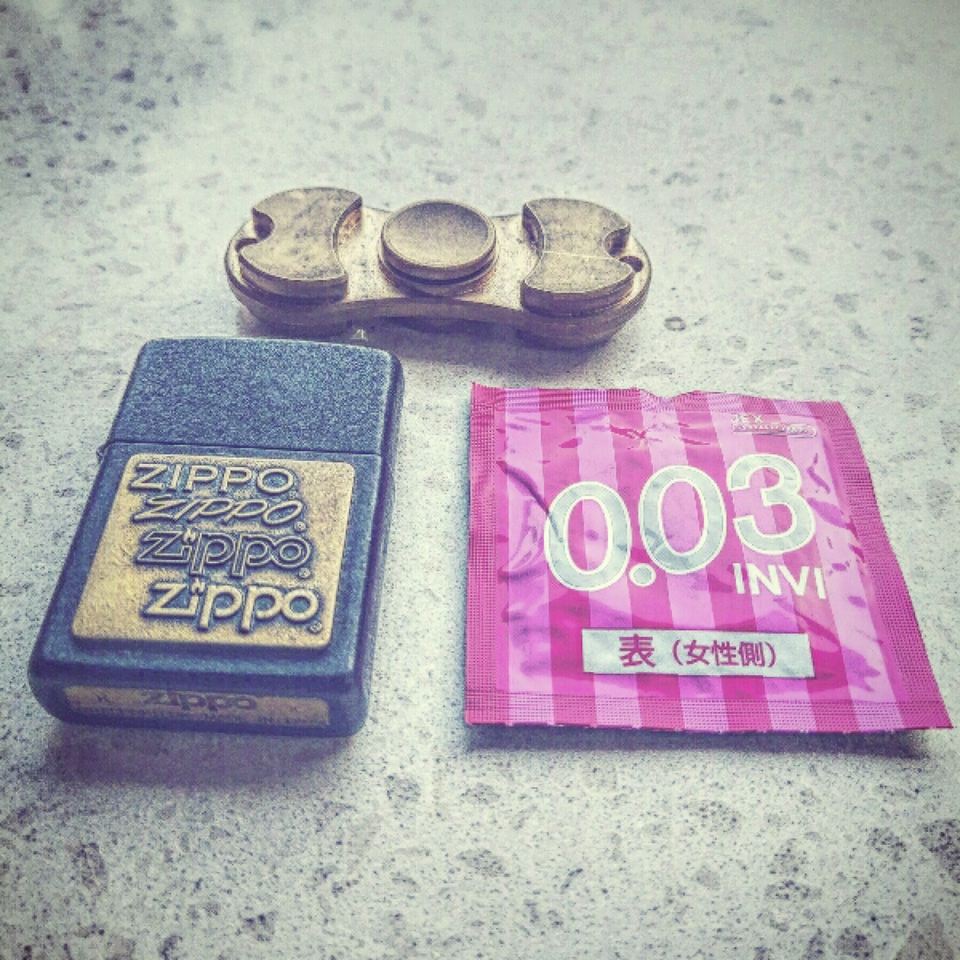 左手Zippo右手0.03 想要的xing福生活尽在手中