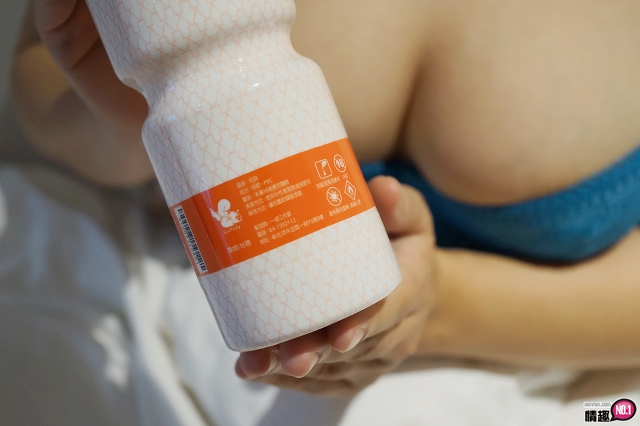 台湾SexTasty好硬杯-刺激提升-太好玩了!用飞机杯把兔子先生KO;;1