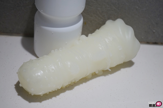 台湾SexTasty好硬杯-刺激提升-太好玩了!用飞机杯把兔子先生KO;;10